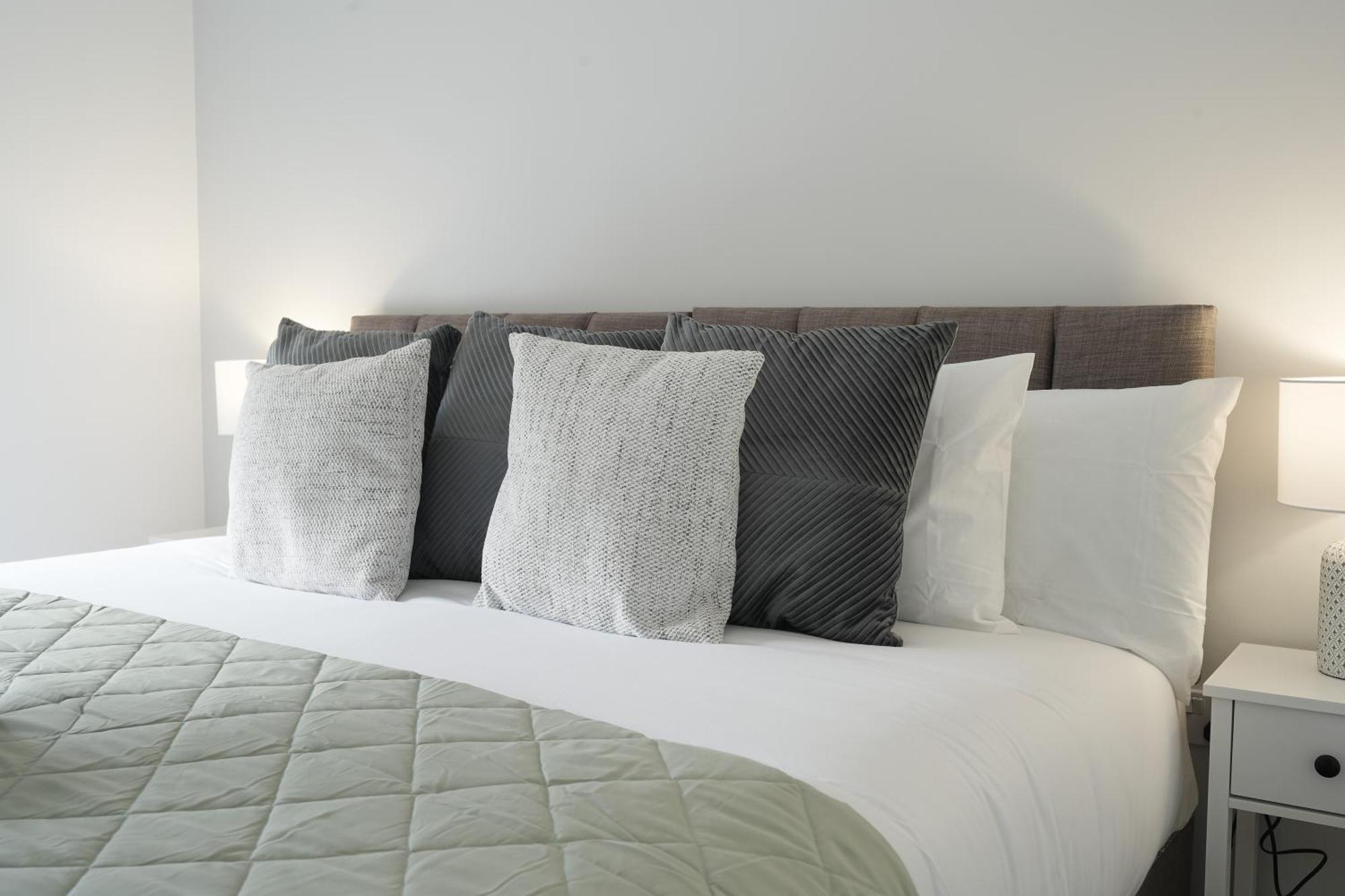 Mersey Way, Spacious 3 Bed Home, Close To Sheffield City Centre & Free Driveway Parking - Perfect For Workers, Groups & Families - Hosted By Stay Host Save Exterior photo