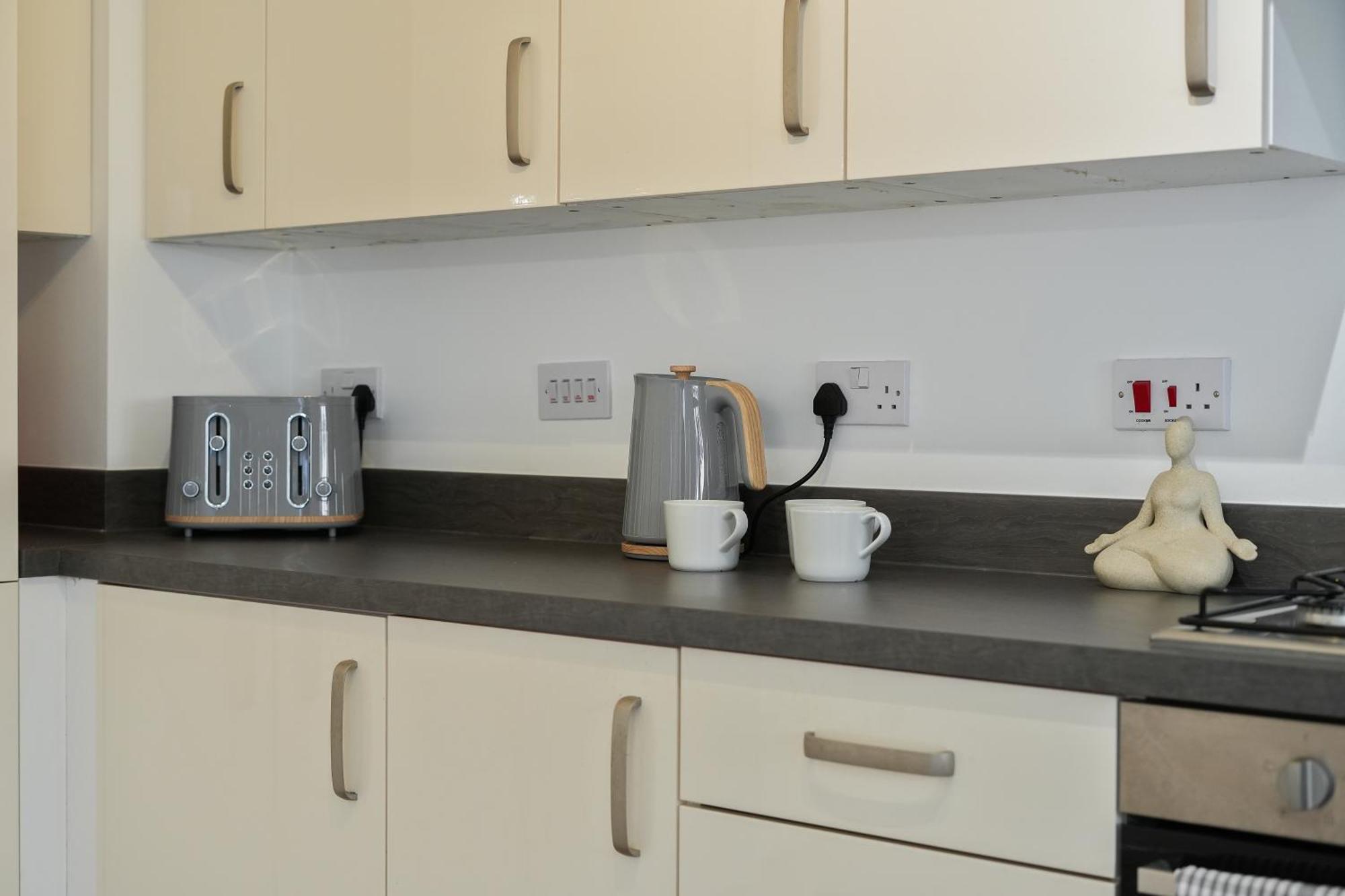 Mersey Way, Spacious 3 Bed Home, Close To Sheffield City Centre & Free Driveway Parking - Perfect For Workers, Groups & Families - Hosted By Stay Host Save Exterior photo